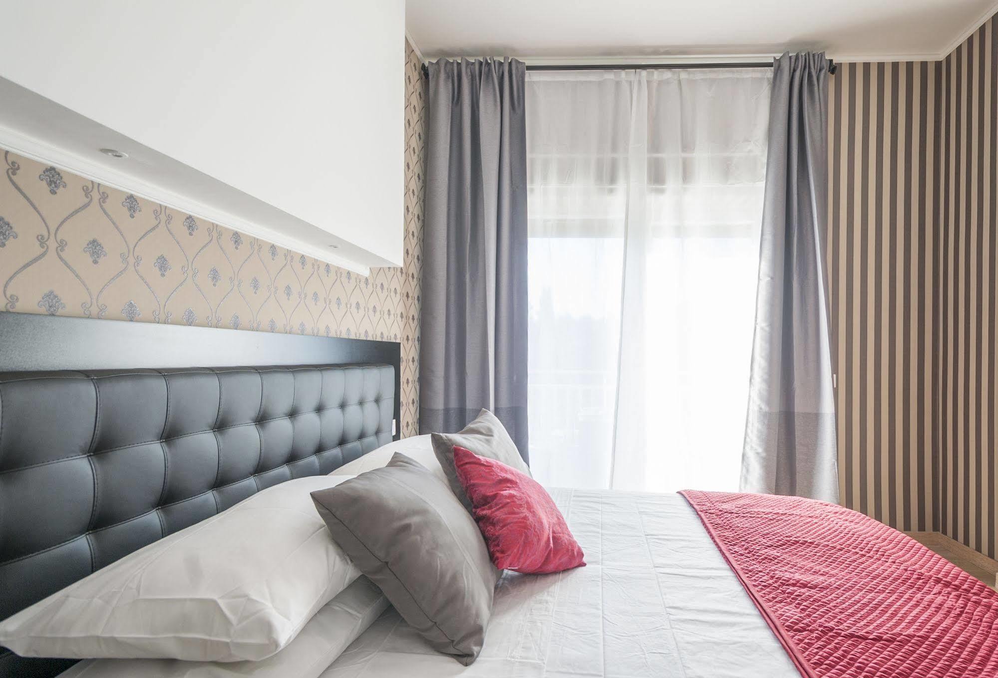 Happy Holiday In Rome B&B Zewnętrze zdjęcie
